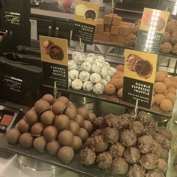 1/4/2020에 Neeraj C.님이 Awfully Chocolate Bakery &amp; Cafe에서 찍은 사진
