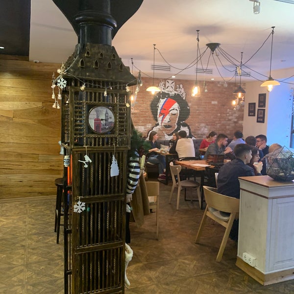 รูปภาพถ่ายที่ Кофейный дом LONDON โดย Bora Y. เมื่อ 12/21/2019