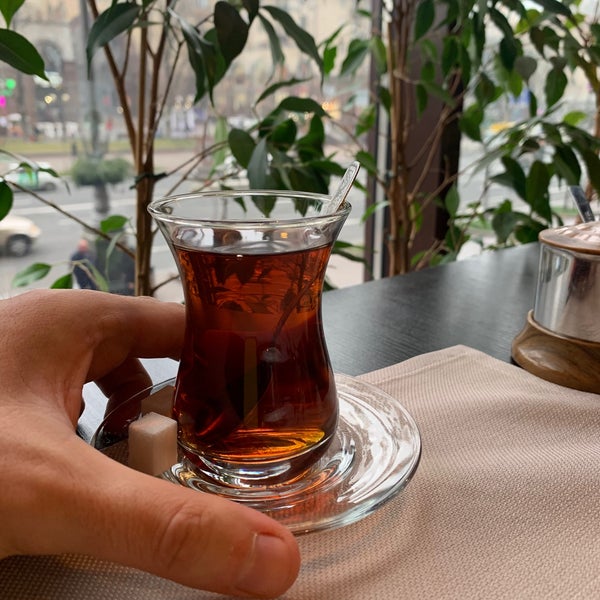 Foto diambil di Turkish House Grill Lounge oleh Bora Y. pada 12/21/2019