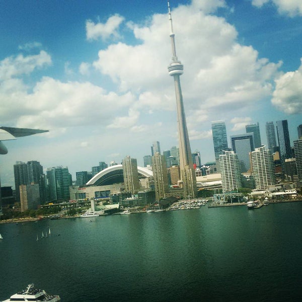 Foto tirada no(a) Billy Bishop Toronto City Airport Ferry por Colocho M. em 8/6/2015
