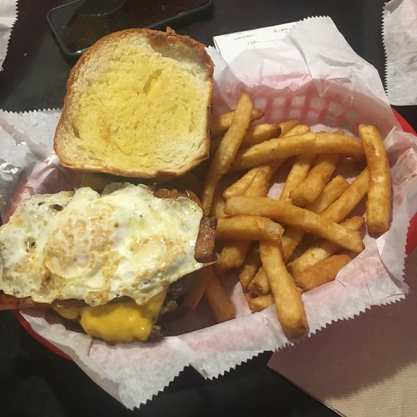 Photo taken at Beth&#39;s Burger Bar by Kyle P. on 4/21/2018