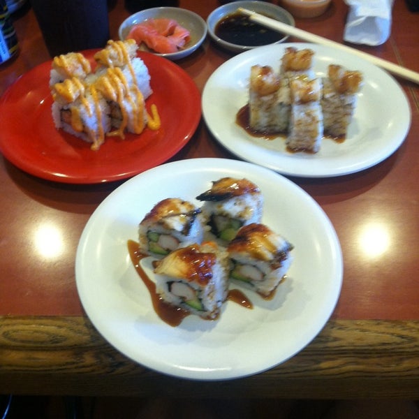 Foto tirada no(a) Sushi Koo por Gretchen M. em 10/19/2013