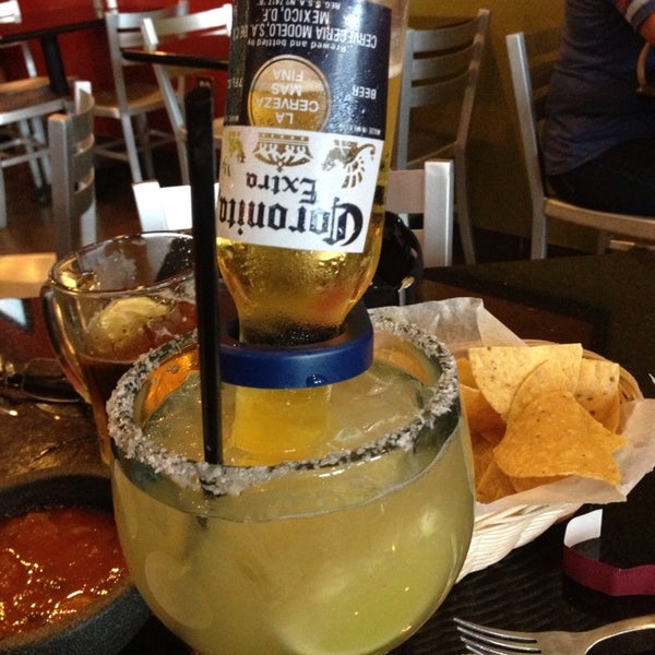 Снимок сделан в Sammy&#39;s Mexican Grill пользователем Suzi O. 8/10/2013