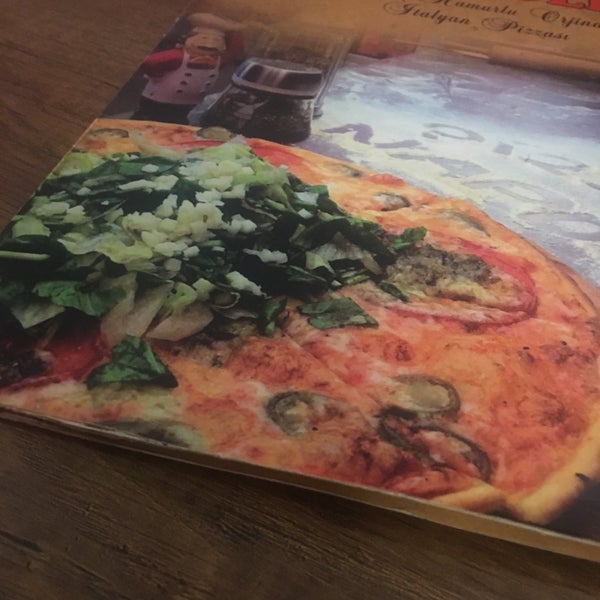 Снимок сделан в Pizza Napoli пользователем Fehmi A. 1/24/2018
