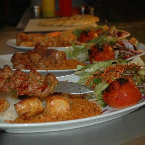 Das Foto wurde bei Hünkar Beğendi Restaurant von Hünkar Beğendi Restaurant am 11/6/2013 aufgenommen