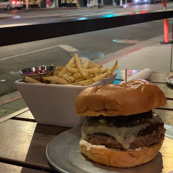 Photo taken at Stout Burgers &amp; Beers by Ahmed on 11/18/2019