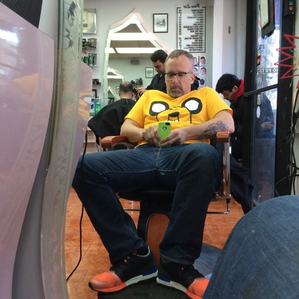 3/24/2014にDouglas Q.がRafaels Barbershop Vintageで撮った写真