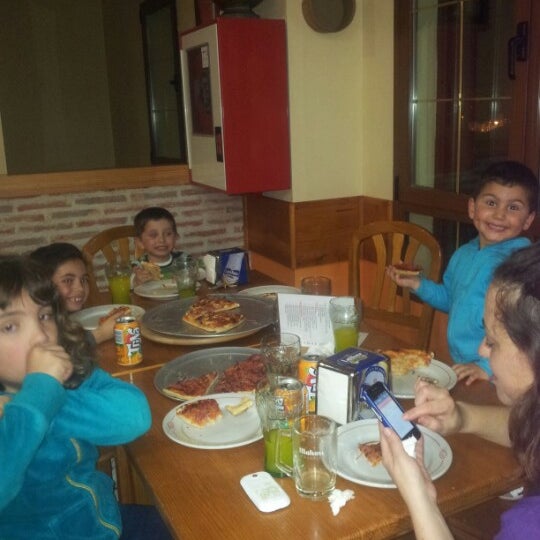 3/7/2013 tarihinde CHACHE J.ziyaretçi tarafından Pizzeria Restaurante Tío Miguel'de çekilen fotoğraf