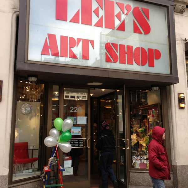 Photo prise au Lee&#39;s Art Shop par Mauricio M. le3/14/2013