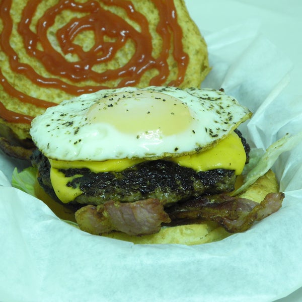 The YOLK Burger is sooo good, never has a fried egg found a better home as on top of this tasty gourmet bad-boy #toofulltomoveafter