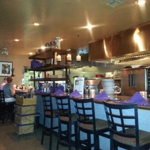 Das Foto wurde bei Razz&#39;s Restaurant &amp; Bar von Olivia W. am 5/3/2013 aufgenommen