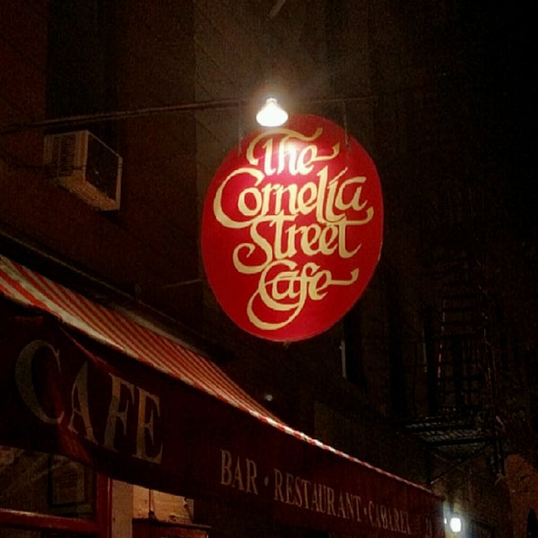 Foto tirada no(a) Cornelia Street Cafe por Shayna A. em 8/24/2016