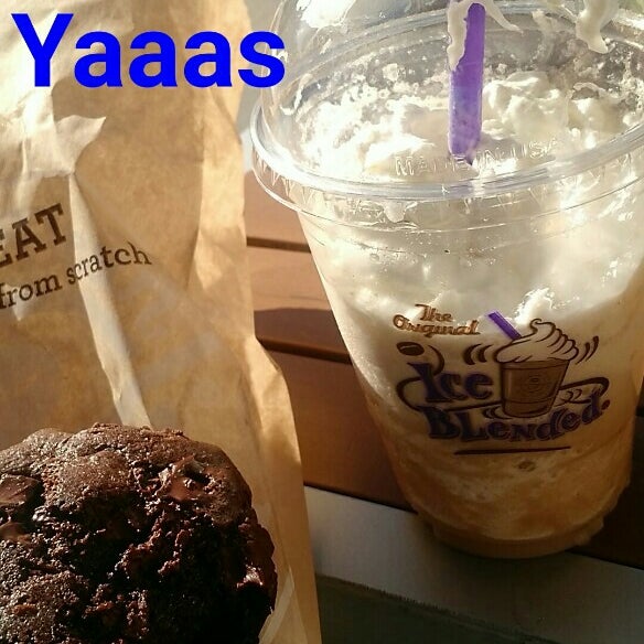 Photo taken at The Coffee Bean &amp; Tea Leaf by Shayna A. on 9/30/2015