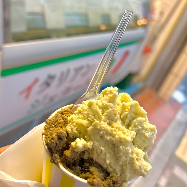 Photo taken at mammamia-gelateria by じゅんす on 8/19/2022