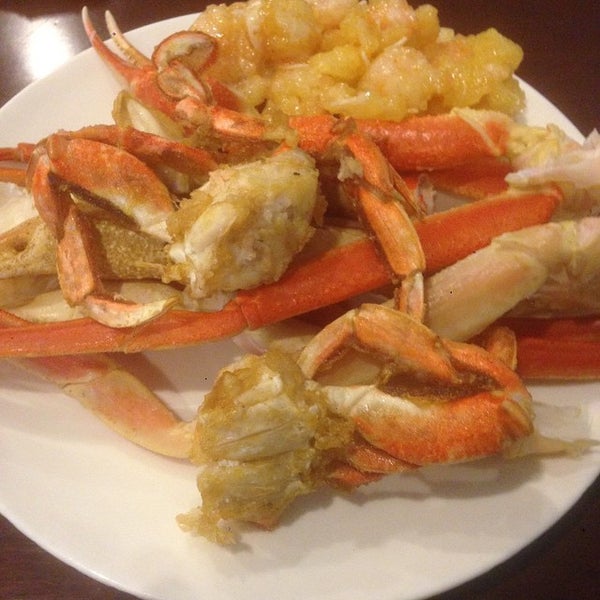 Photo taken at Vegas Seafood Buffet by Quincy F. on 2/14/2015