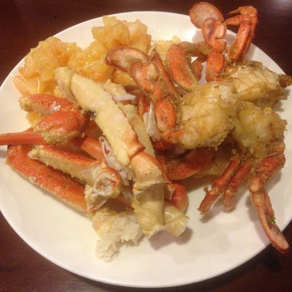 Photo taken at Vegas Seafood Buffet by Quincy F. on 3/29/2015