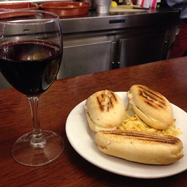 Das Foto wurde bei Restaurante Bar León von Erina am 1/3/2014 aufgenommen