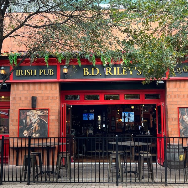 Foto tirada no(a) B.D. Riley&#39;s Irish Pub at Mueller por Pedro R. em 10/22/2022