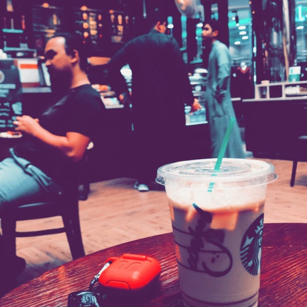 Das Foto wurde bei Starbucks von WALEED B. am 2/9/2020 aufgenommen