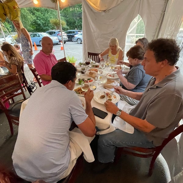 Das Foto wurde bei Dimora Restaurant von Michael L. am 6/28/2021 aufgenommen