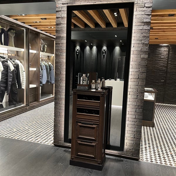 Soho moncler store cheap