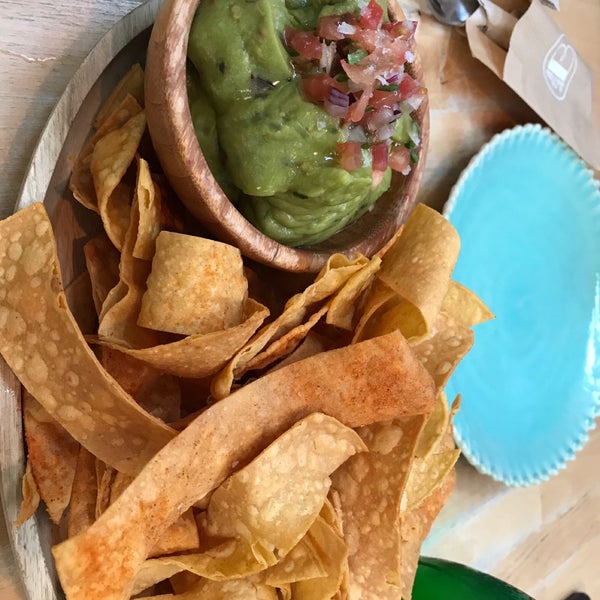 I had a very good guacamole with homemade tortillas. Service was really nice and the interior was lovely. Can definitely recommend the place.