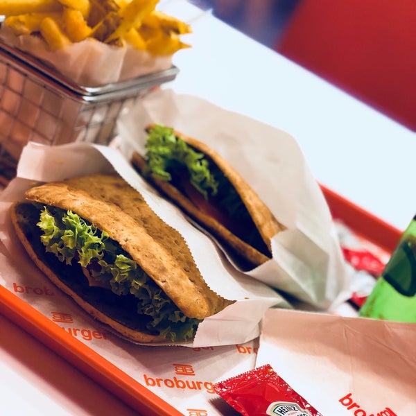 Foto diambil di broburger oleh عبود ب. pada 8/11/2018