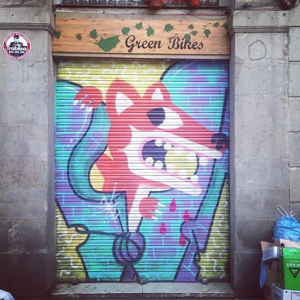 Das Foto wurde bei Green Bikes Barcelona Rentals &amp; Tours von Dot L. am 5/23/2013 aufgenommen