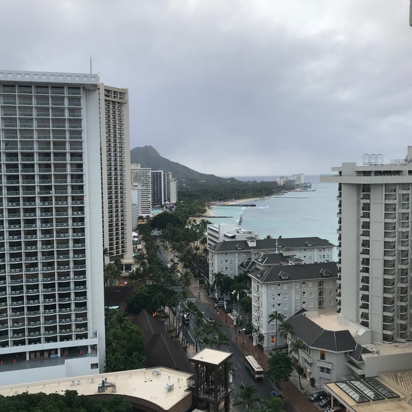 12/1/2019 tarihinde ayapenguinziyaretçi tarafından Outrigger Waikiki Beach Resort'de çekilen fotoğraf