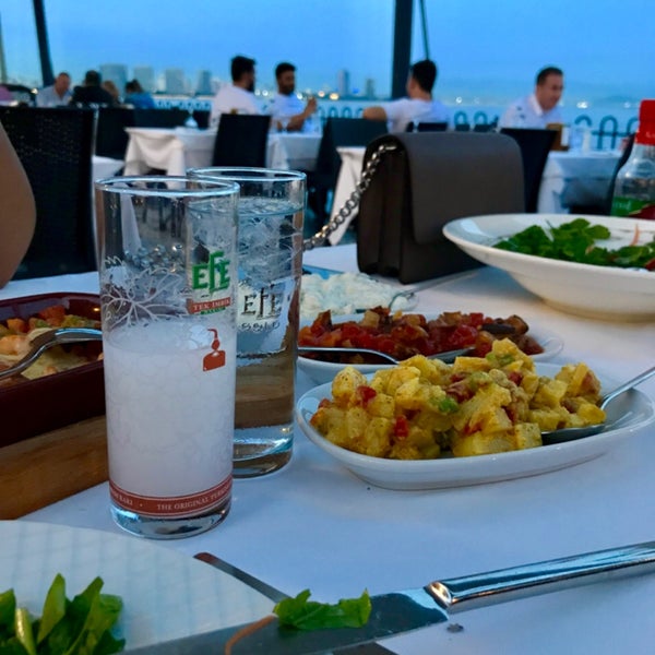 Foto tomada en Manzara Cafe &amp; Restaurant  por Ayhan Günaydın ✈. el 8/3/2019