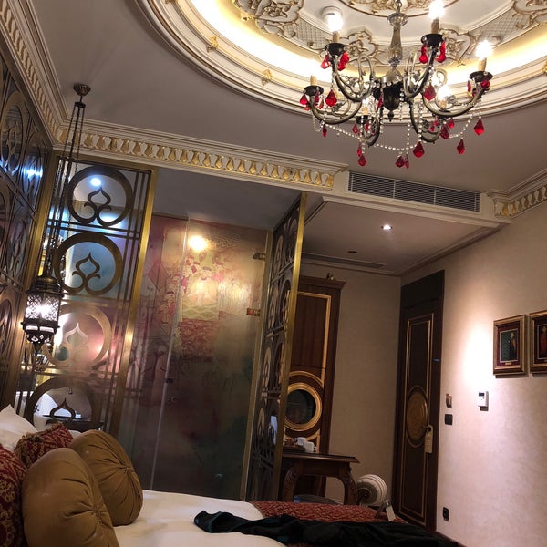 Das Foto wurde bei Daru Sultan Hotels Galata von Yüksel A. am 6/15/2018 aufgenommen