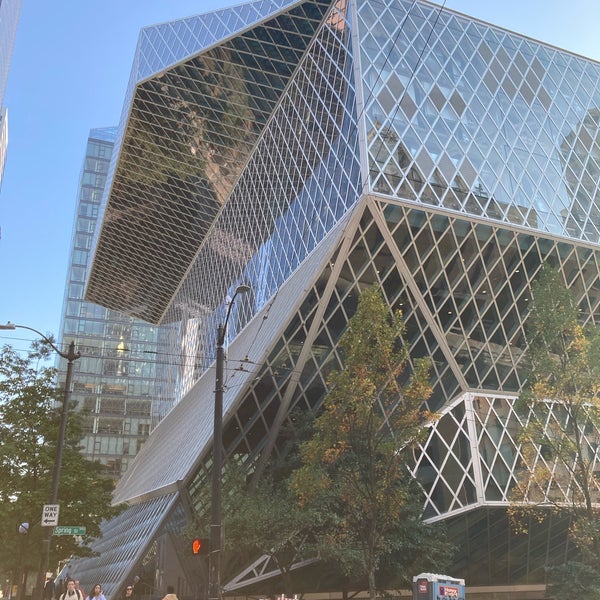 Photo taken at Seattle Central Library by てっど K. on 10/14/2022
