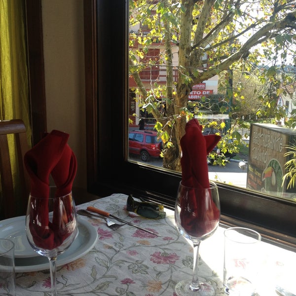 รูปภาพถ่ายที่ Restaurante Tucano โดย Nithiele L. เมื่อ 5/11/2013