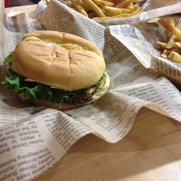 3/2/2014にFaisal A.がWayback Burgersで撮った写真
