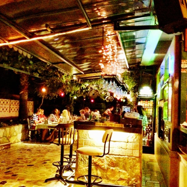 Foto tomada en Winehouse Restaurant &amp; Bar  por Gökhan P. el 7/23/2013