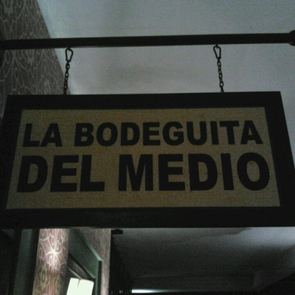 3/18/2013 tarihinde Jorge A. C.ziyaretçi tarafından La Bodeguita del Medio'de çekilen fotoğraf