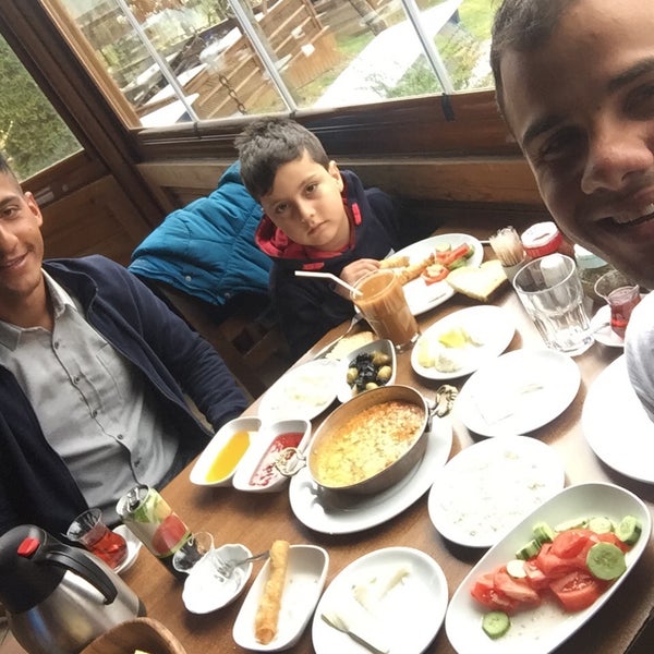 Foto tirada no(a) Yeşil Vadi Restaurant por Muhsin A. em 3/31/2019