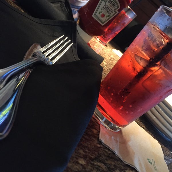 Photo taken at BJ&#39;s Restaurant &amp; Brewhouse by NaDo M. on 5/22/2016