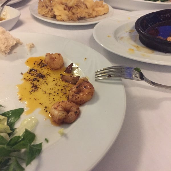Photo prise au Burç Restaurant par Deniz le10/13/2019