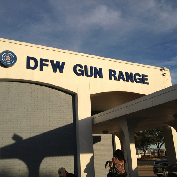Foto scattata a DFW Gun Range and Training Center da Sureshni W. il 2/1/2013