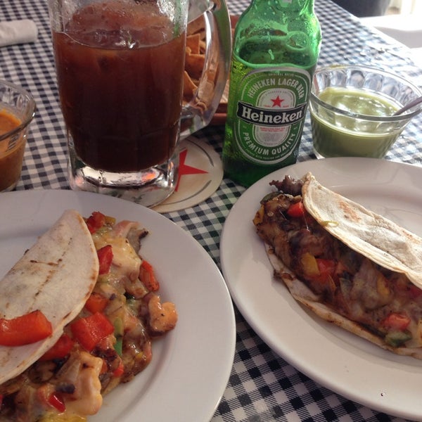 5/23/2014 tarihinde Alejandro M.ziyaretçi tarafından El Cevichazo'de çekilen fotoğraf