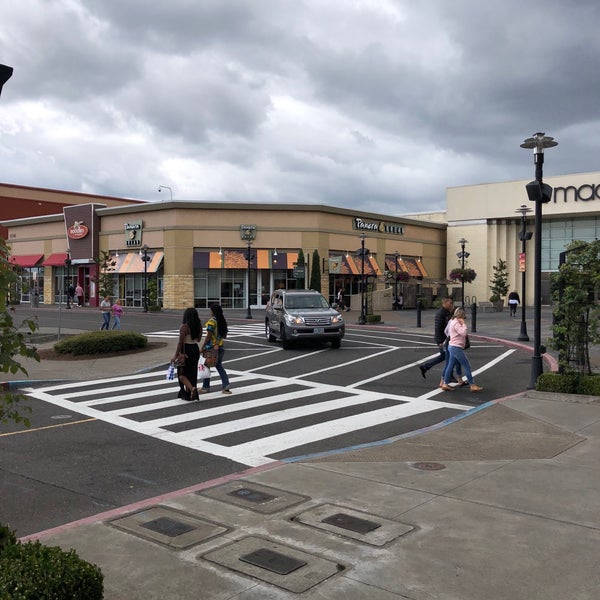 Clackamas town center thanksgiving hours