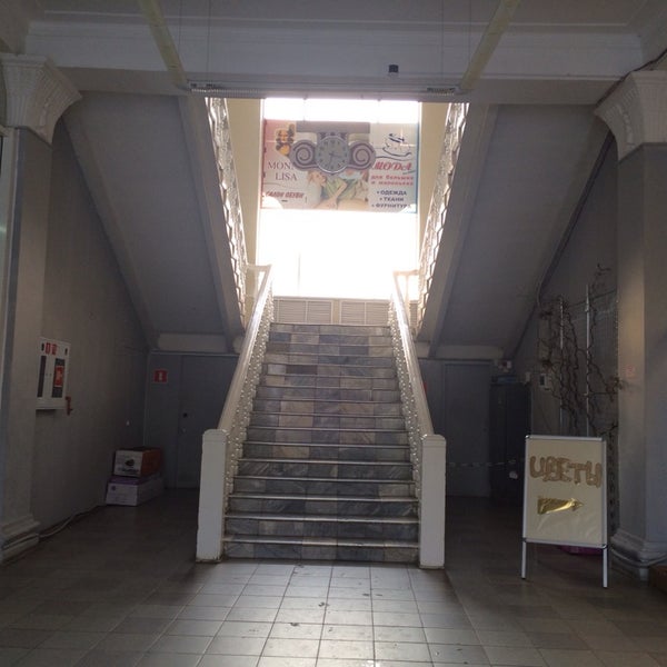 Парковая 6 глазов. Глазов ул кирова ретро. Город глазов гостиница глазов. До скольки работает гум в глазове. Гум глазов.