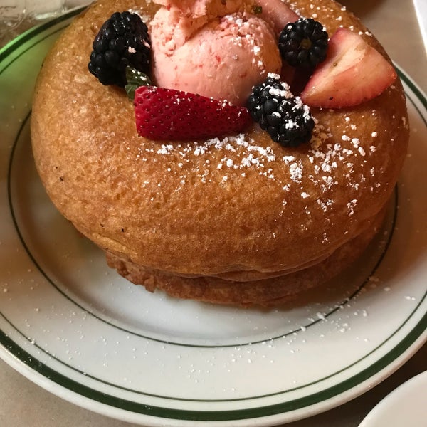 Ok, here is the deal for brunch for two: get a dish you want and the pancakes (they take 60 mins). While waiting for the pancakes you share the first dish and once you‘re done the pancakes arrive!