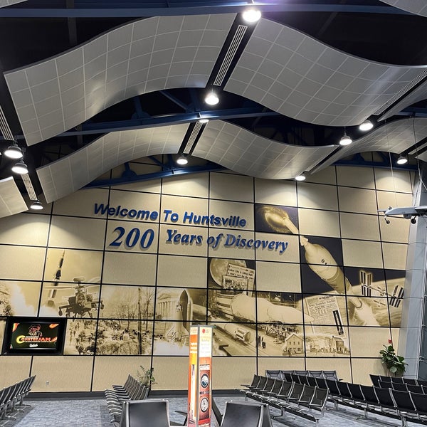 รูปภาพถ่ายที่ Huntsville International Airport (HSV) โดย Je suis ici เมื่อ 9/11/2022