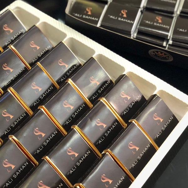Godiva Finesse Supreme Madlen Brown Box
