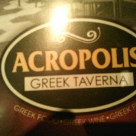 Foto tirada no(a) Acropolis Greek Taverna por Gonzalo Tampa em 6/22/2013
