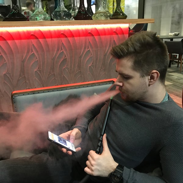 Foto tirada no(a) GreenSide Hookah por Виктория В. em 1/22/2018