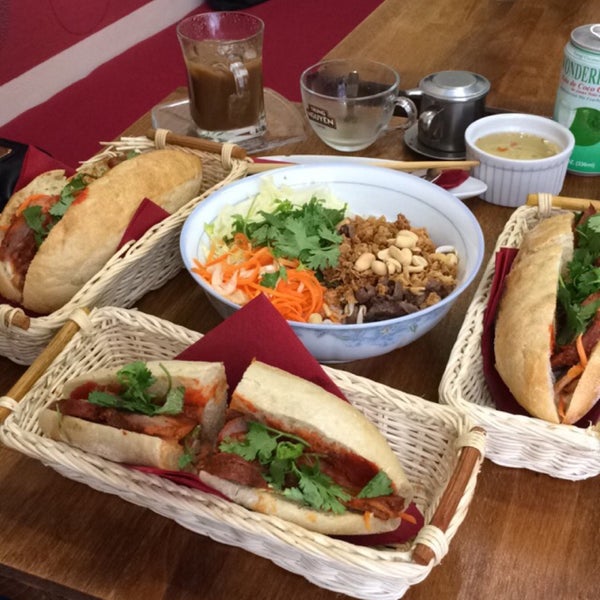 Order banh mi only and forget the rest, friendly and gear service!