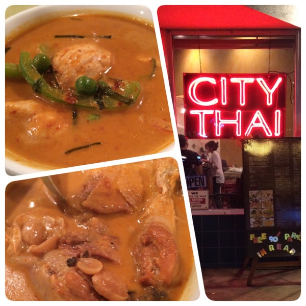 Let's go for the Panang and Massaman Curry, medium to hot, with Chicken and you will enjoy all the different flavors. Not an extraordinary Thai but an Okay one for a Sunday night or for lunchtime.
